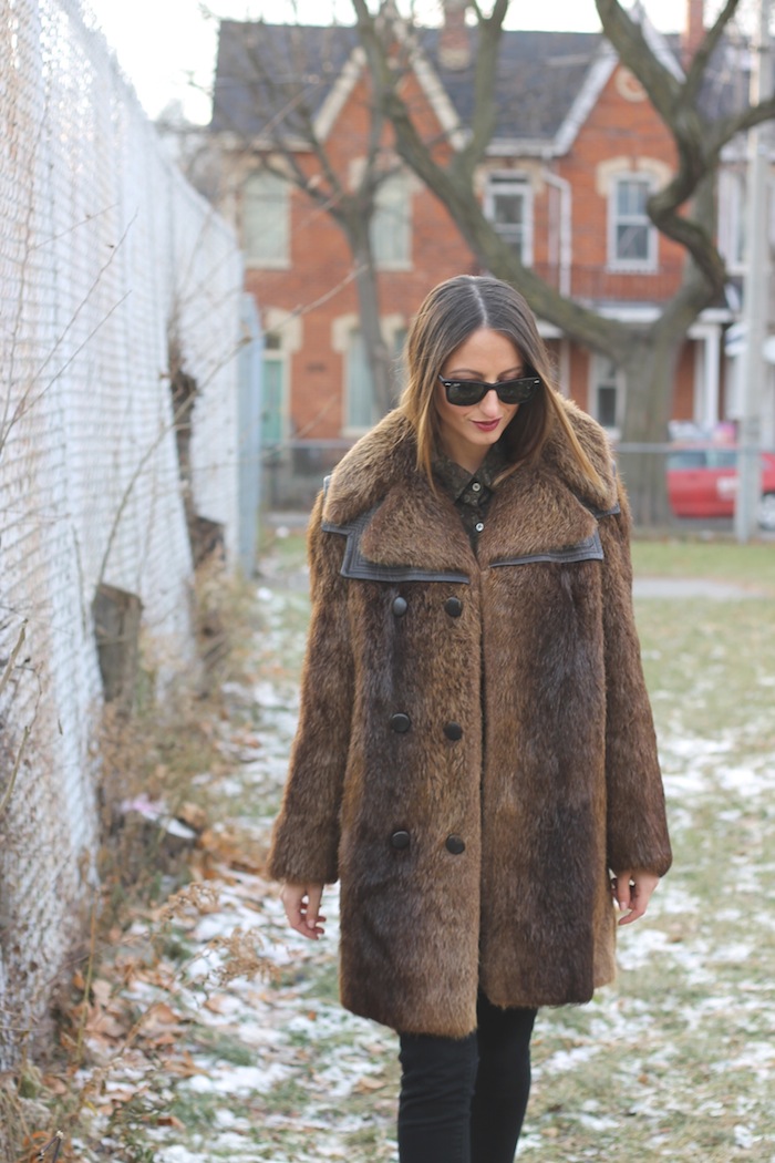 photo shoot in the park ray ban wayfarers fashion blogger in fur coat vintage recycled 