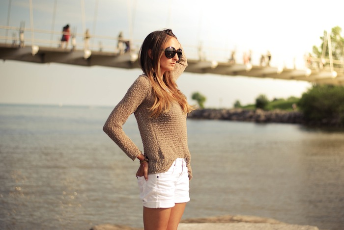how to style white shorts