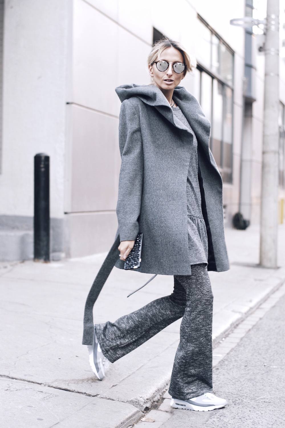 All grey outift monochrome street style 05