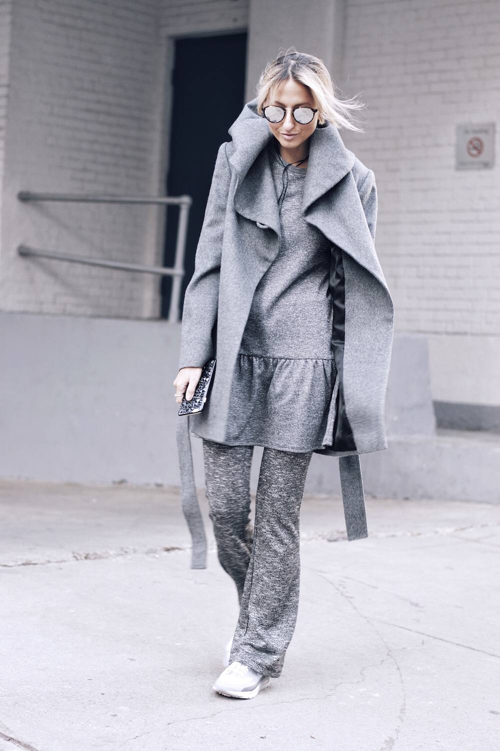 All grey outift monochrome street style 07