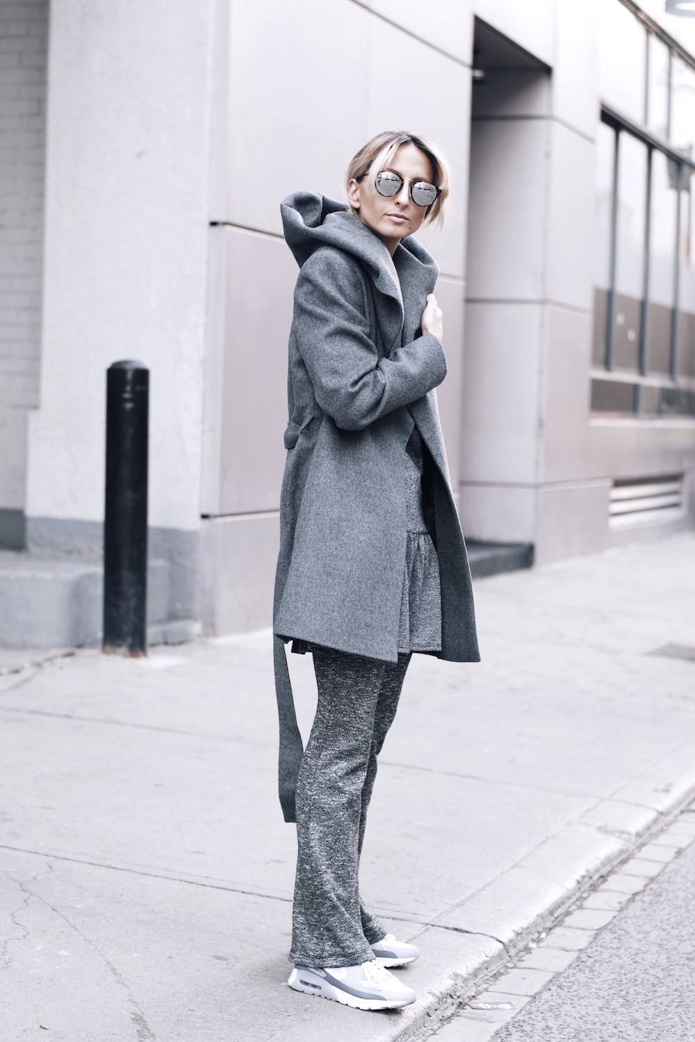 All grey outift monochrome street style 09